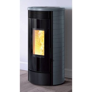 Stufa a pellet Caminetti Montegrappa GASSA+ NIS EVO WI-FI con rivestimento tondo in maiolica e porta in vetro curvo nero