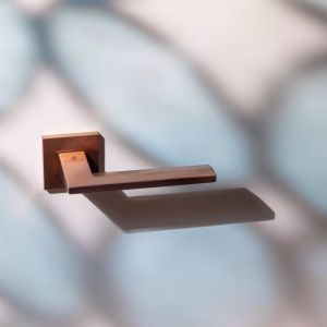 Maniglia ELECTRA di Colombo Design – maniglia per porte in ottone dal design contemporaneo | Quaranta Store